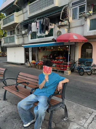 拿着西瓜的 Jinpeng Yu